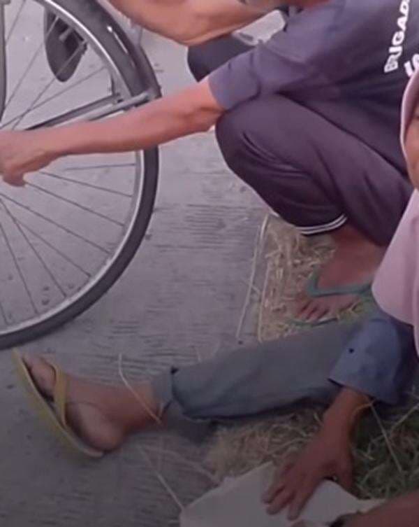 Viral! Nenek Temukan Dompet di Jalan Minta Tebusan Rp1 Juta ke Pemilik, Netizen: Astagfirullah! Viral! Nenek Temukan Dompet di Jalan Minta Tebusan Rp1 Juta ke Pemilik, Netizen: Astagfirullah!