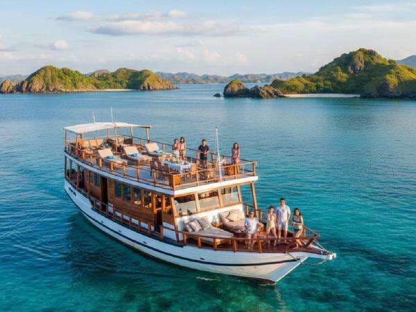 Kapal Wisata Labuan Bajo Sudah Boleh Berlayar Lagi, Ini Aturannya!