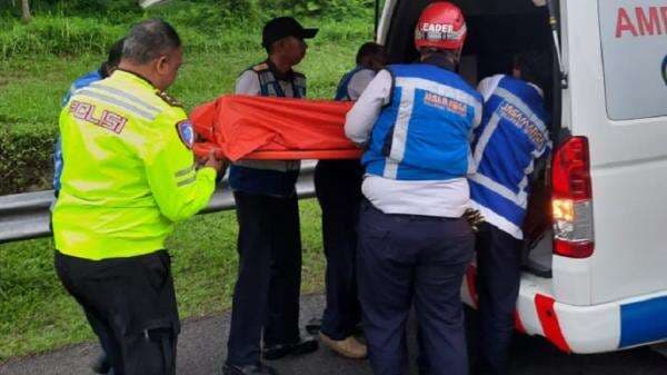 2 Truk Tabrakan di Tol Cipularang, Kernet Tewas Terjepit