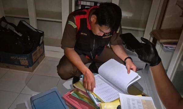 Dugaan Korupsi Dana BOS! Selain SMK PGRI 2 Ponorogo Kejaksaan Geledah Pihak Ketiga Dugaan Korupsi Dana BOS! Selain SMK PGRI 2 Ponorogo Kejaksaan Geledah Pihak Ketiga