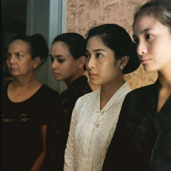 Potret Dian Sastrowardoyo Ikut Tren Back To 2016, Netizen Temukan 1 Hal yang Tak Berubah