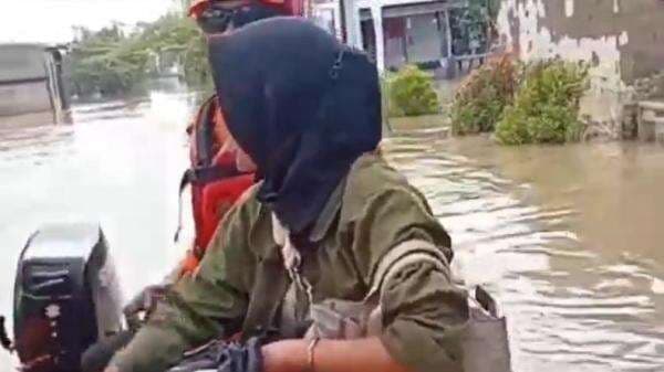 Ratusan Rumah di Kabupaten Bekasi Terendam Banjir, Warga Dievakuasi ke Pengungsian