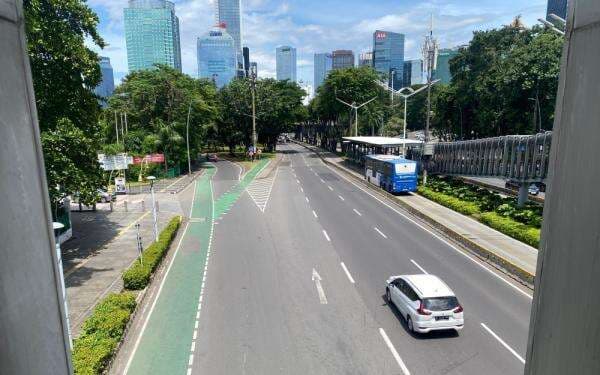 Mudik Natal 2025, Arus Lalu Lintas di Jalan Sudirman Ramai Lancar