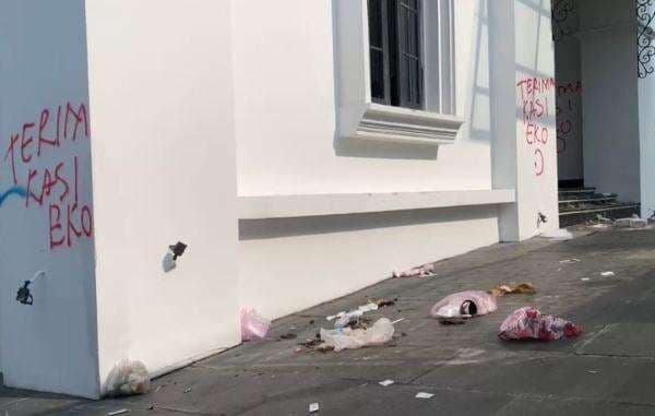 Situasi Terkini Rumah Eko Patrio usai Dijarah Massa, Banyak Warga Foto Selfie