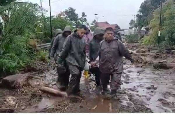 Update Banjir Bandang Agam: 74 Warga Tewas, Evakuasi Terhambat Lumpur Hampir 1 Meter