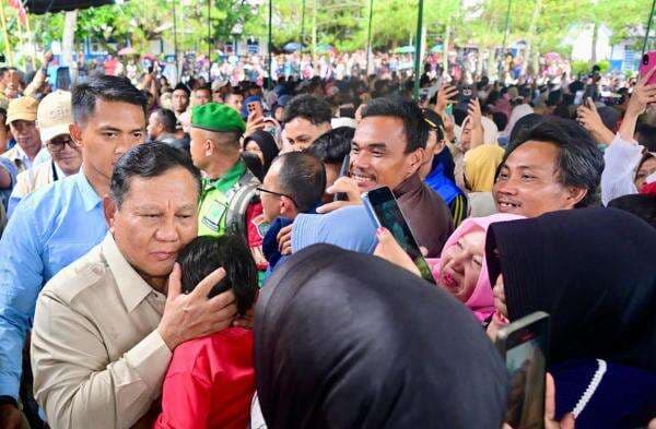Tinjau Posko Pengungsian di Takengon, Prabowo Pastikan Warga Tidak Sendiri