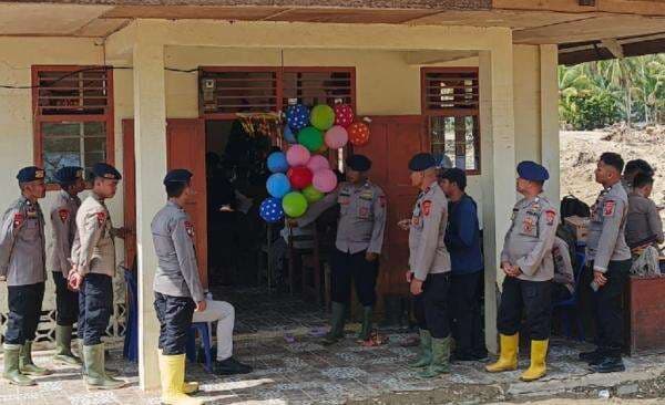 Natal di Tengah Bencana, Polri Ubah Posko Pengungsian jadi Tempat Ibadah Sementara