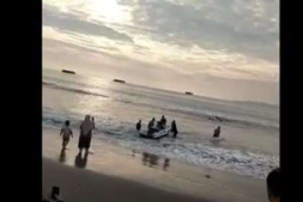 Wisatawan Arab Saudi Tewas usai Jetski Terbalik Diterjang Ombak di Palabuhanratu