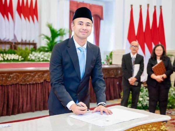 Raffi Ahmad Bantah Terlibat Kasus Suap Bea Cukai, Tegaskan Tak Pernah Terima Barang dari New York Raffi Ahmad Bantah Terlibat Kasus Suap Bea Cukai, Tegaskan Tak Pernah Terima Barang dari New York
