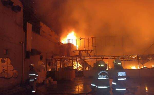 Heboh! Foodcourt Dekat MRT Cipete Terbakar, Satu Orang Jadi Korban