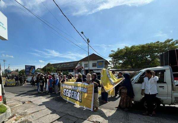 Ratusan Massa Tuntut Reformasi Yayasan RSI NTB: Soroti Dugaan Penggelapan Dana Miliaran Rupiah Ratusan Massa Tuntut Reformasi Yayasan RSI NTB: Soroti Dugaan Penggelapan Dana Miliaran Rupiah
