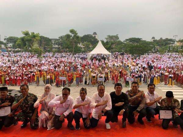 Hari Tari di Karawang Berlangsung Meriah, 6 Ribu Penari Tampil di Pagelaran Tari Kolosal Tutungkusan