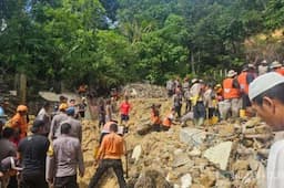 Longsor Sibolga, Tim Gabungan Terus Cari Bocah Perempuan Hilang Tertimbun Longsor