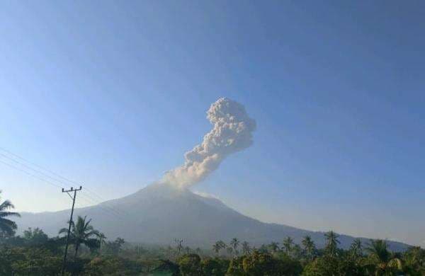 Gunung Lewotobi Laki-laki Erupsi Pagi Ini, Semburkan Abu Vulkanik Setinggi 1.500 Meter