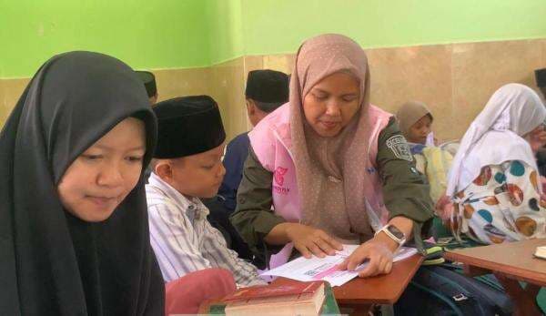 Isi Libur Sekolah, Srikandi PLN Ponorogo Ajari Puluhan Anak Mengaji