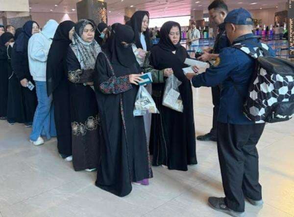 Kemlu Pulangkan 96 WNI dari Arab Saudi, Ada yang Lumpuh karena Sakit