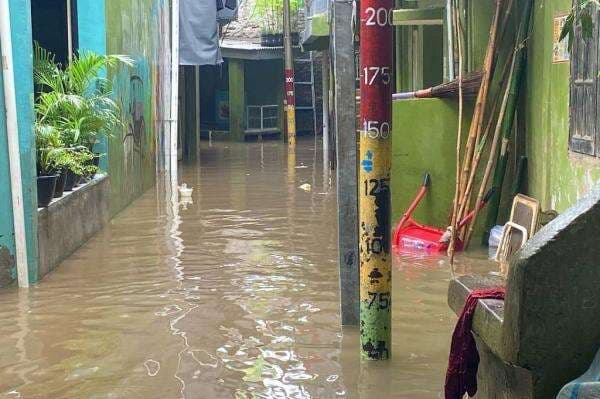 Banjir Kepung Kebon Pala Jaktim, Ketinggian Air Sepaha Orang Dewasa