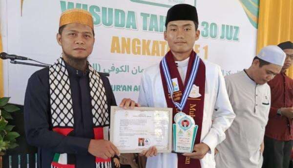 Momen Haru Warnai Wisuda Tahfidz 30 Juz Angkatan Pertama Al-Hafisku di Gowa