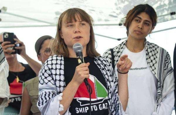 Kisah Aktivis Greta Thunberg Dijambak dan Dipaksa Cium Bendera Israel oleh Tentara Zionis