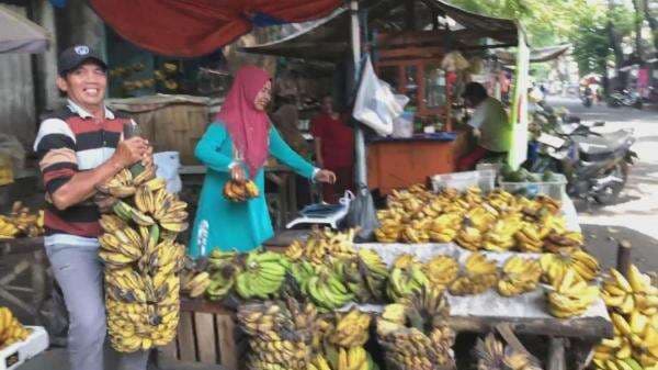 Nabung 23 Tahun, Suami Istri Penjual Pisang di Mojokerto Naik Haji