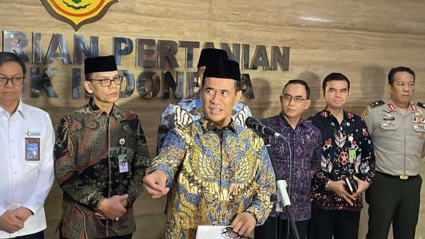 Mentan Salurkan Bantuan Beras-Minyak Goreng ke Aceh, Sumut, dan Sumbar Mentan Salurkan Bantuan Beras-Minyak Goreng ke Aceh, Sumut, dan Sumbar