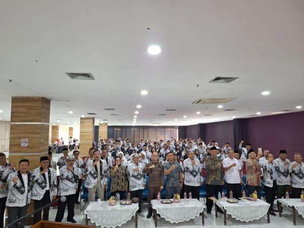 Uyat Terpilih Kembali Jadi Ketua PGRI Karawang Periode 2025-2030