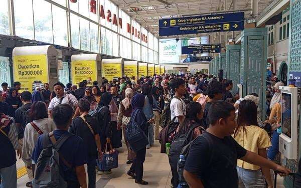 Stasiun Pasar Senen Padat di Hari Terakhir Libur Nataru, Begini Kondisi Terkini