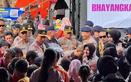 Kapolri Turun ke Aceh Tamiang, Salurkan Bantuan ke Korban Bencana