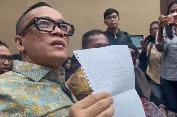 Sidang Perdana, Noel Ebenezer Perlihatkan Surat dari Anaknya yang Kangen