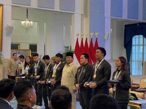 Prabowo Serahkan Bonus ke Atlet Peraih Medali SEA Games