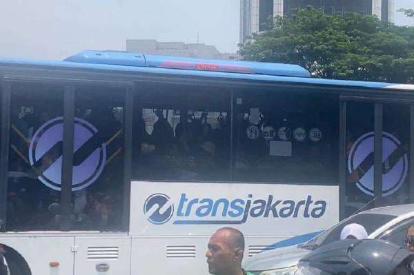 Ada HUT ke-80 TNI di Monas, Transjakarta di Sudirman-Thamrin Penuh Sesak