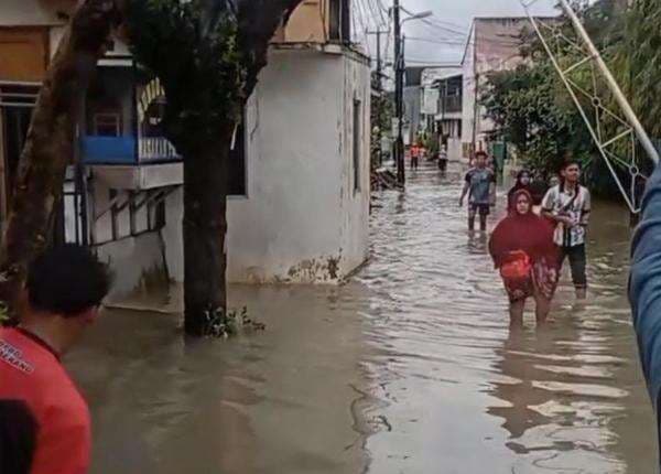 Banjir Meluas, 806 Rumah di Serang Terendam