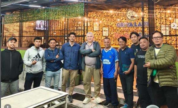 Bobotoh Sambut Hangat Ferry Indrasjarief di Bandung, Ketum The Jakmania: Saya Bahagia!