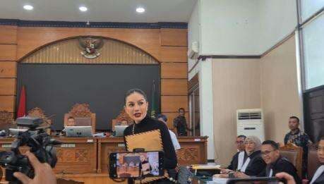 Nikita Mirzani Diizinkan Terapi Gigi Usai Veneer Belakangnya Pecah, Butuh Perawatan Segera