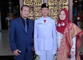 Air Mata Haru Katim Klewang, Saat Putranya Kibarkan Sang Merah Putih