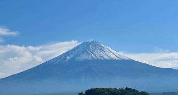 Puncak Gunung Fuji Diselimuti Salju, 2 Pekan Lebih Cepat dari Tahun Lalu
