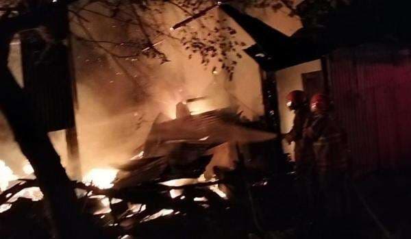 Kebakaran Melalap Kandang Beserta Ribuan Ekor Ayam di Kanor Bojonegoro