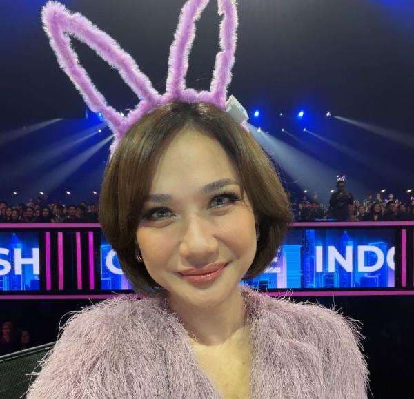 Outfit Bunga Citra Lestari Kenakan Telinga Kelinci Curi Perhatian