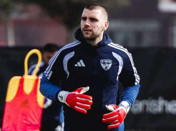 Kisah Penuh Kejutan Maartan Paes: Sempat Dikaitkan ke Persib Bandung, Kini Selangkah Lagi Gabung Ajax Amsterdam