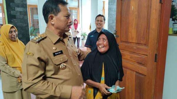 Salurkan BLT Kesra 2025, Wali Kota Madiun: Manfaatkan Bantuan dengan Bijak dan Benar