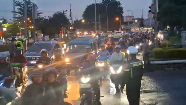 Arus Libur Nataru Padati Jalur Arteri Karawang, Polisi Terapkan Sistem Buka Tutup