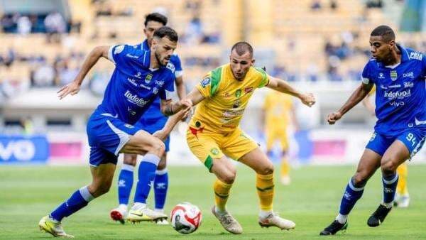 Persib Bandung Kalahkan Persebaya, Tom Haye dan Eliano Reijnders Debut Pemain Pengganti
