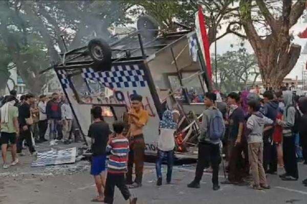 Demo Ricuh di Medan Berujung Pembakaran Pos Polisi, 19 Orang Ditangkap