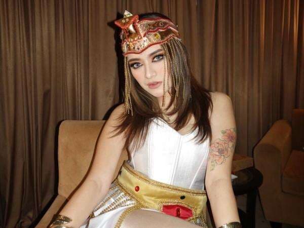 Tak Tinggal Diam! Nathalie Holscher Buka Suara usai Dituduh Pindah Agama