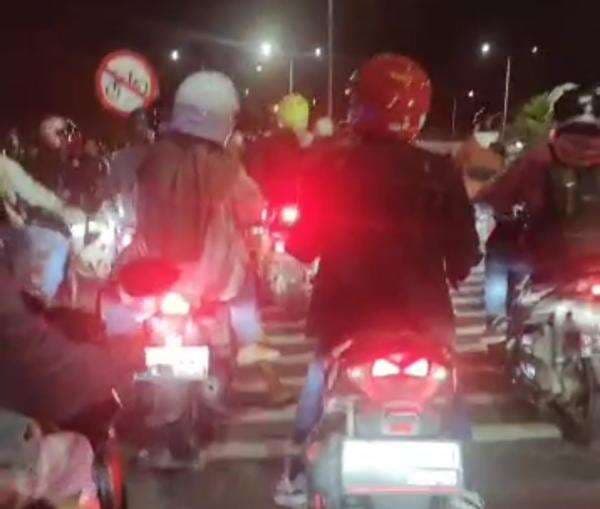 Tradisi Toron Idul Adha, Ribuan Warga Madura Padati Jembatan Suramadu, Begini Kondisi Terkini