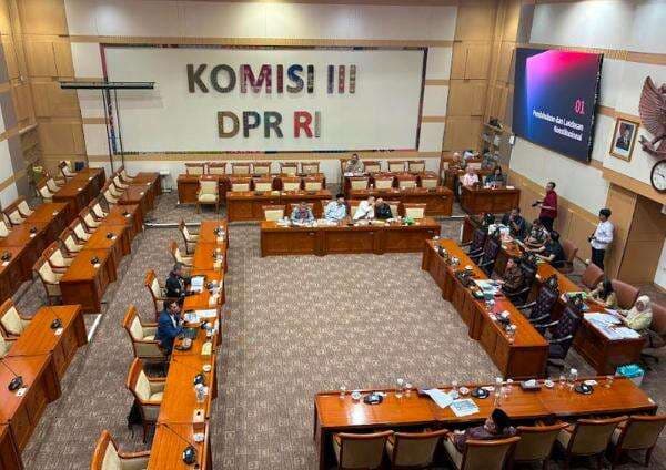 Bahas RUU Polri, Komisi III DPR Godok Keterlibatan Anggota Polri di Ormas