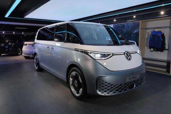 Volkswagen ID. Buzz BOZZ White Signature Edition Resmi Mengaspal di Indonesia, Intip Keunggulannya!