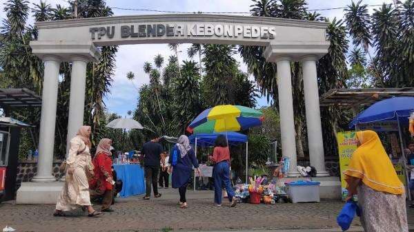 TPU Belender Kebon Pedes Bogor Ramai Dikunjungi Penziarah Menjelang Ramadhan