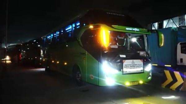 Antrean Kendaraan di Pelabuhan Merak Mengular hingga 5 Kilometer