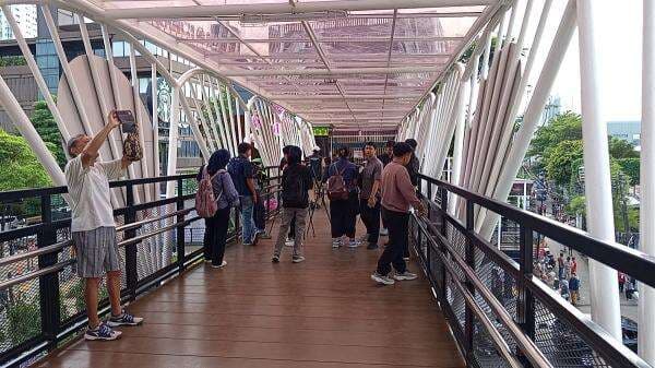 Hindari Pencurian, Lantai JPO Pesanggrahan dan Pangkalan Jati Tak Pakai Besi